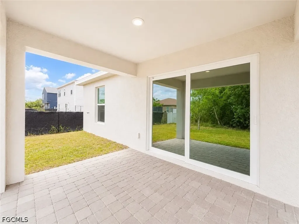 2925 NE 6th Avenue Cape Coral FL 33909