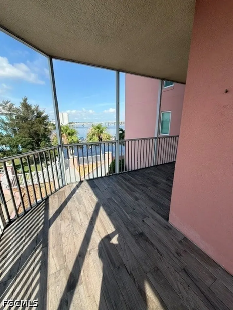 2743 1st Street Fort Myers FL 33916