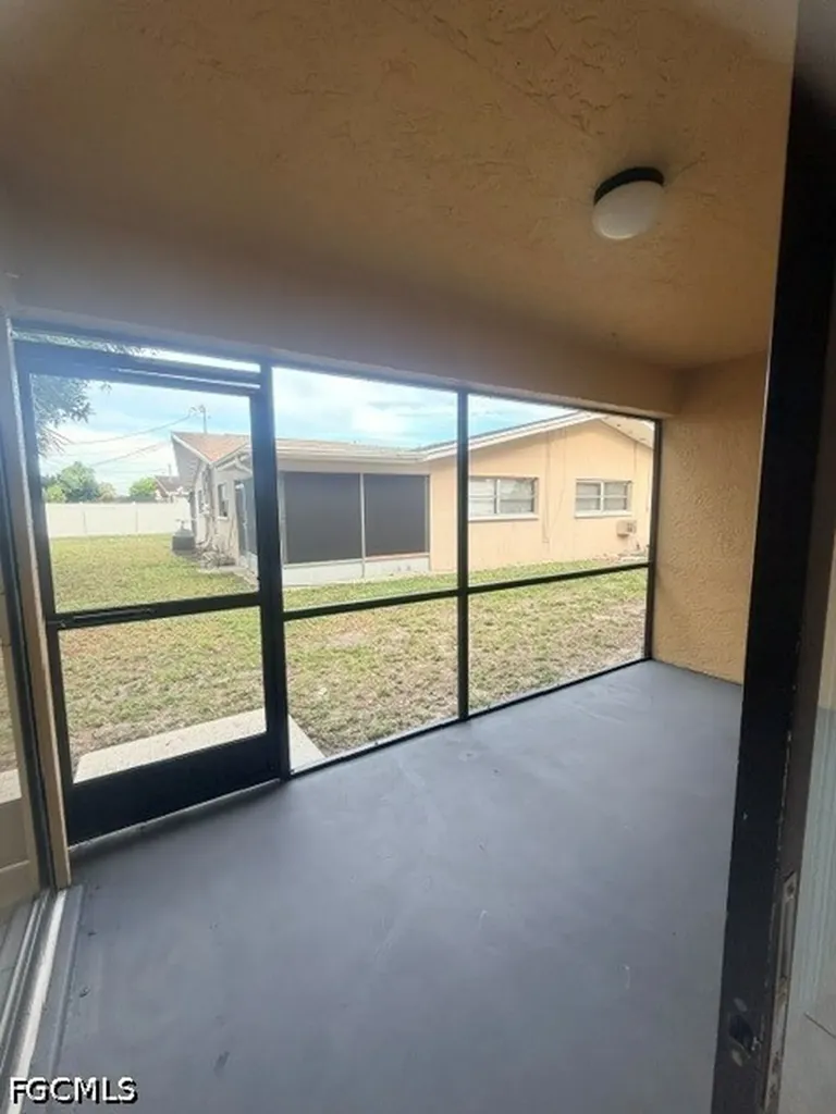 1318 SE 40th Terrace Cape Coral FL 33904