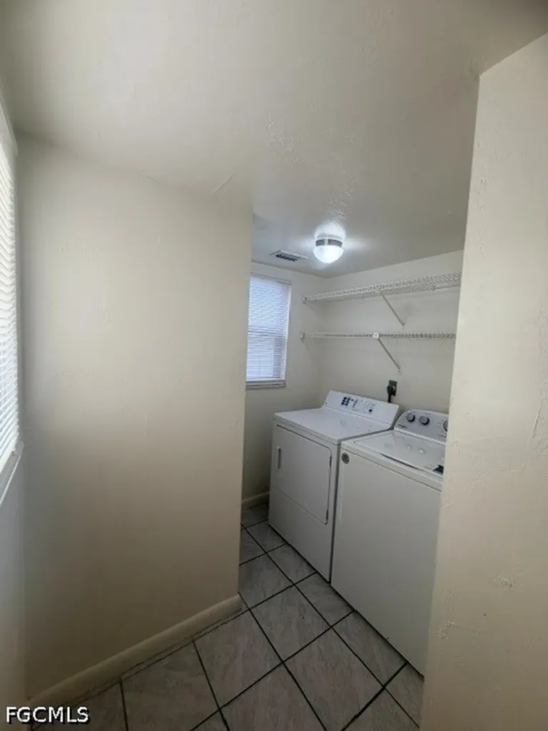 1318 SE 40th Terrace Cape Coral FL 33904