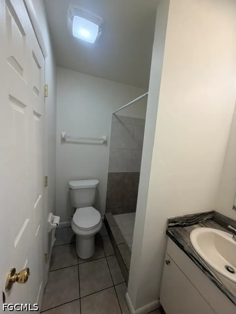 1318 SE 40th Terrace Cape Coral FL 33904