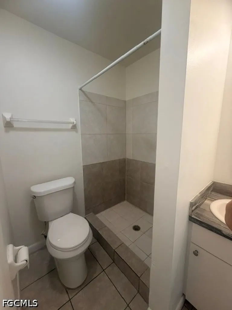 1318 SE 40th Terrace Cape Coral FL 33904