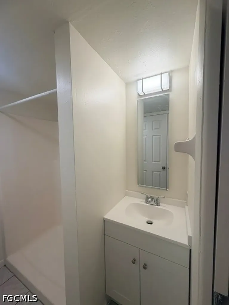 1318 SE 40th Terrace Cape Coral FL 33904
