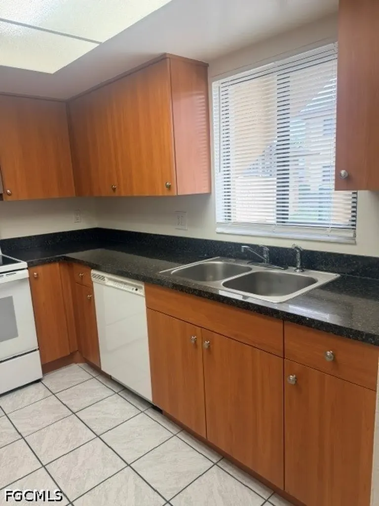 1318 SE 40th Terrace Cape Coral FL 33904