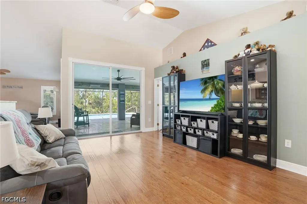 4304 NE 23rd Place Cape Coral FL 33909