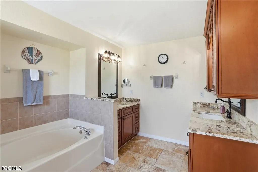 4304 NE 23rd Place Cape Coral FL 33909
