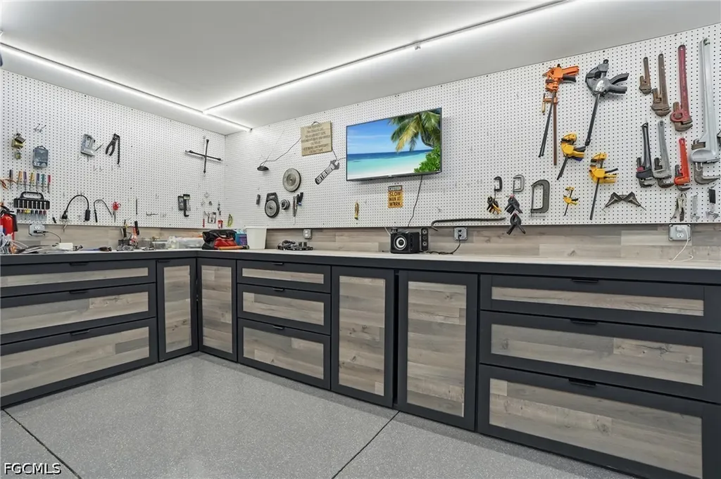 4304 NE 23rd Place Cape Coral FL 33909