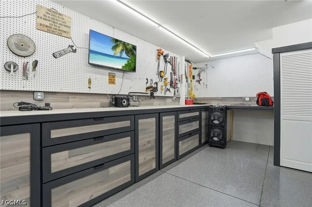 4304 NE 23rd Place Cape Coral FL 33909