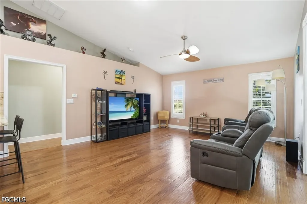 4304 NE 23rd Place Cape Coral FL 33909