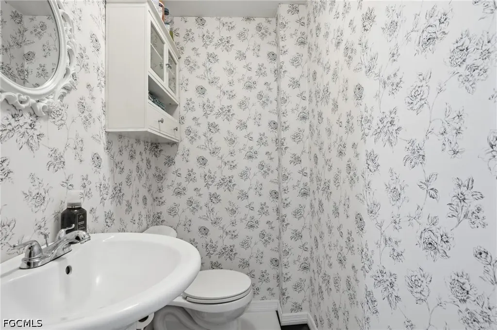 4304 NE 23rd Place Cape Coral FL 33909