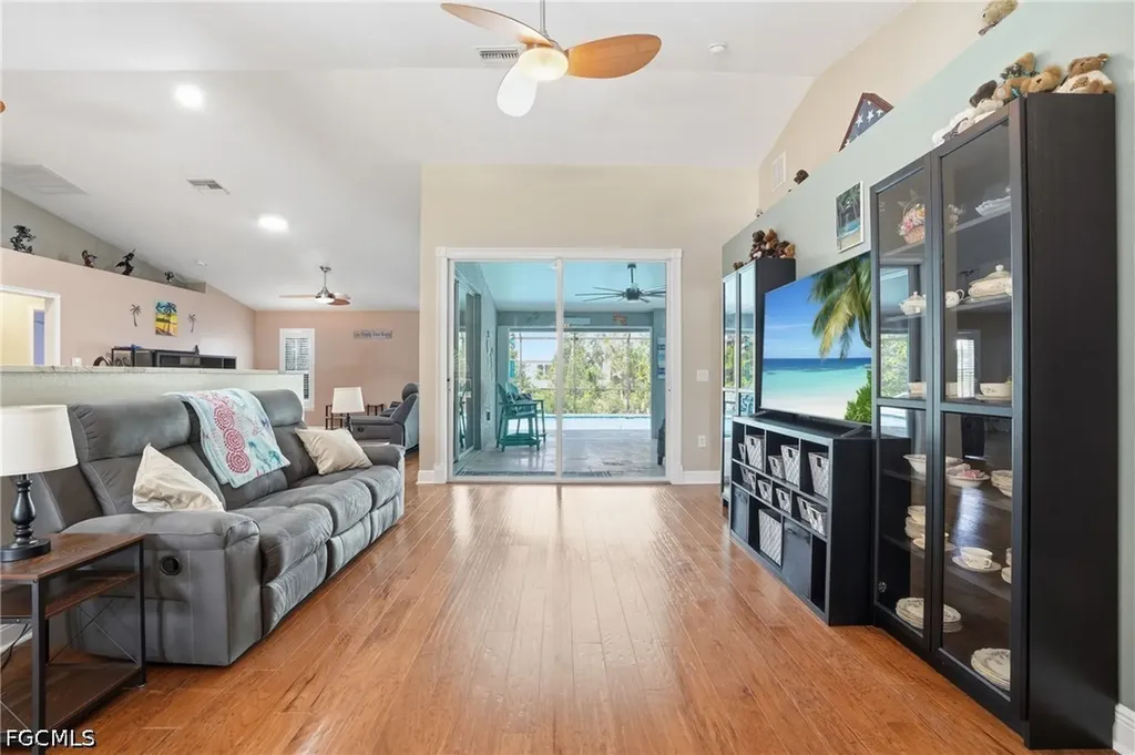 4304 NE 23rd Place Cape Coral FL 33909