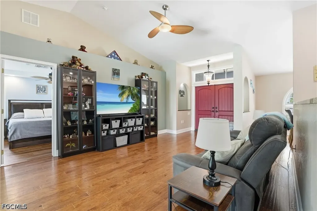 4304 NE 23rd Place Cape Coral FL 33909