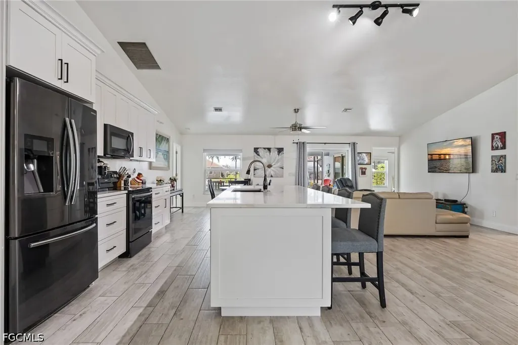 2017 SE 17th Place Cape Coral FL 33990