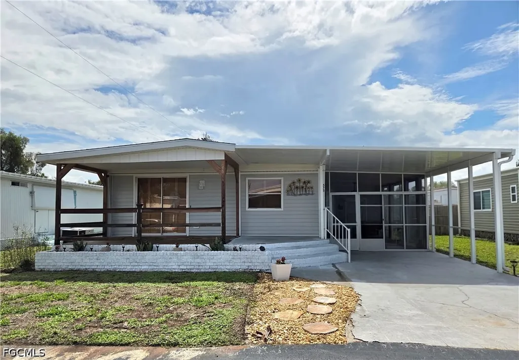 575 Winning Way North Fort Myers FL 33917