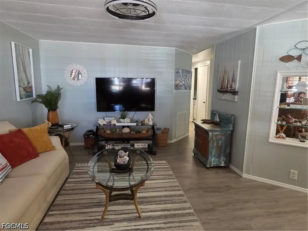 575 Winning Way North Fort Myers FL 33917