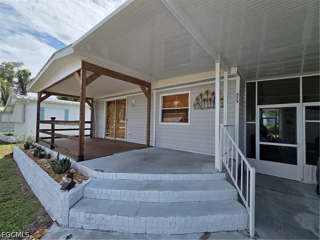 575 Winning Way North Fort Myers FL 33917