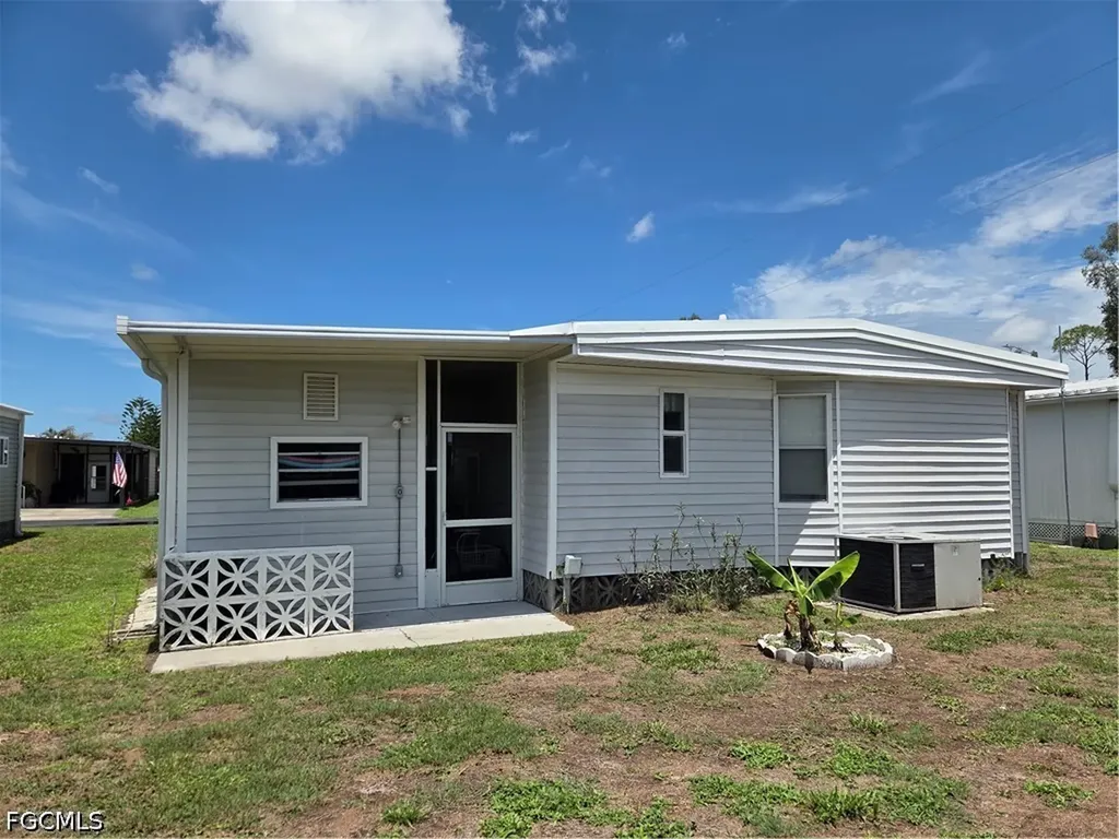 575 Winning Way North Fort Myers FL 33917