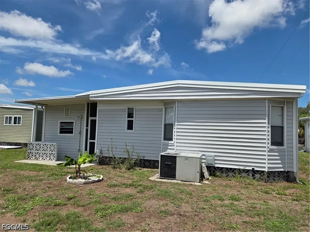 575 Winning Way North Fort Myers FL 33917