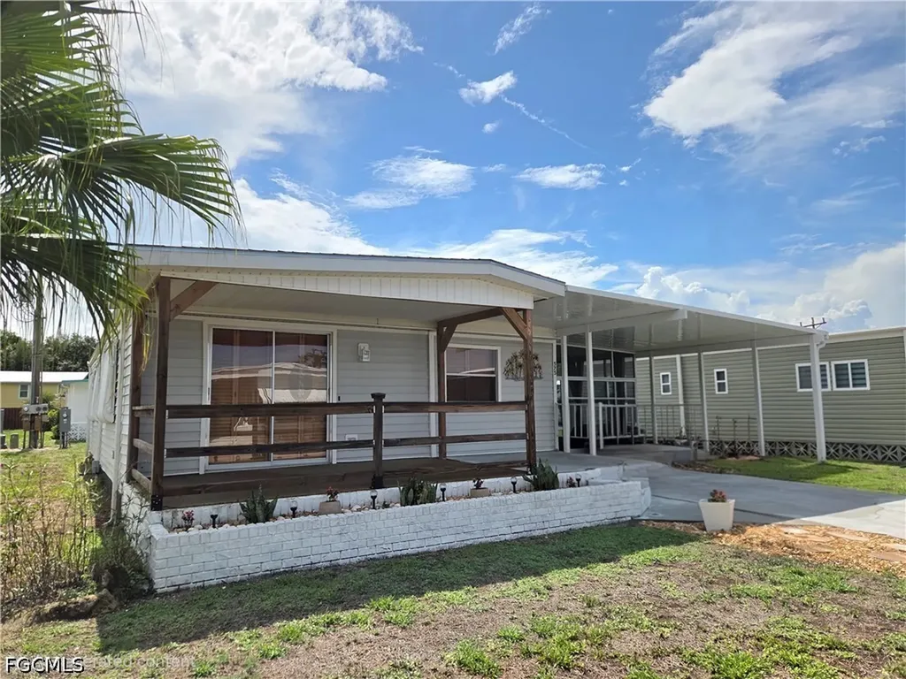 575 Winning Way North Fort Myers FL 33917