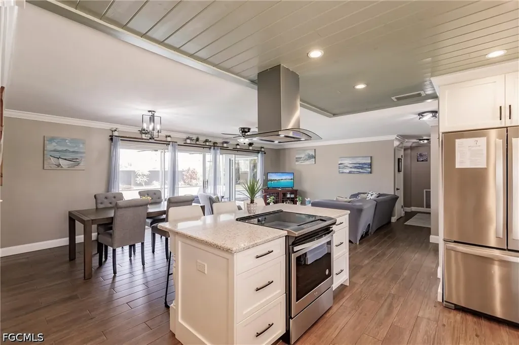 1305 SE 32nd Street Cape Coral FL 33904
