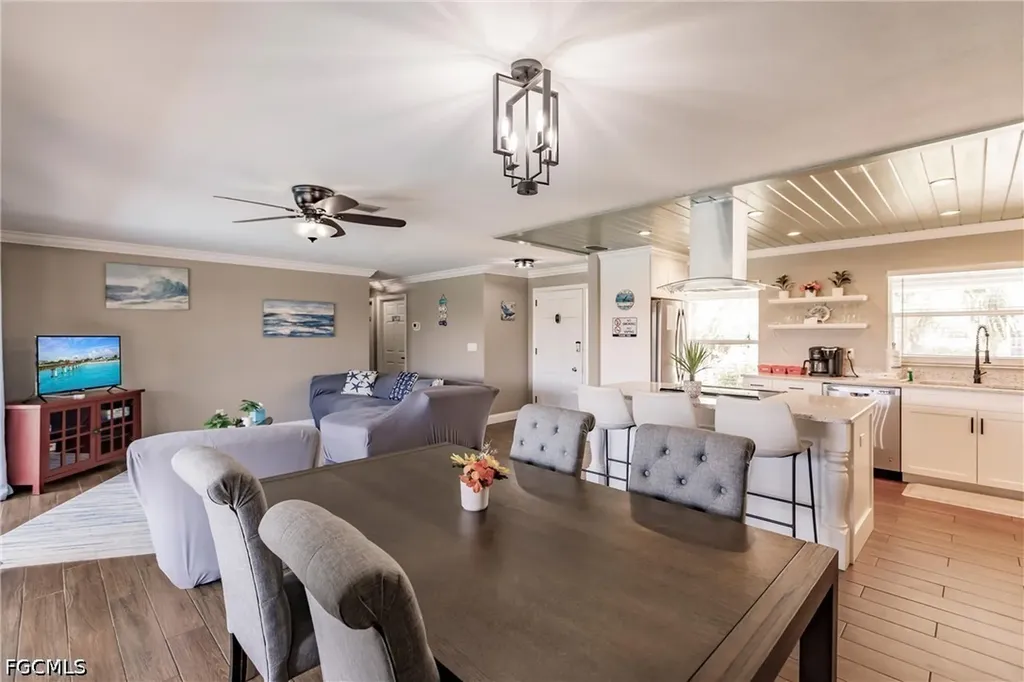 1305 SE 32nd Street Cape Coral FL 33904