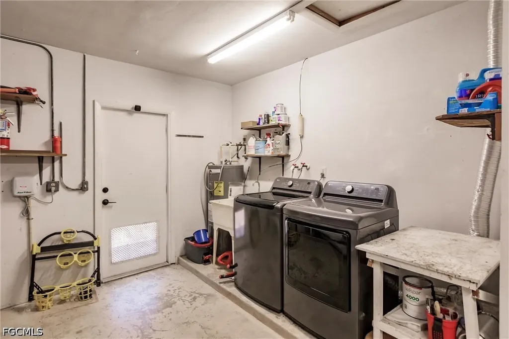 1305 SE 32nd Street Cape Coral FL 33904