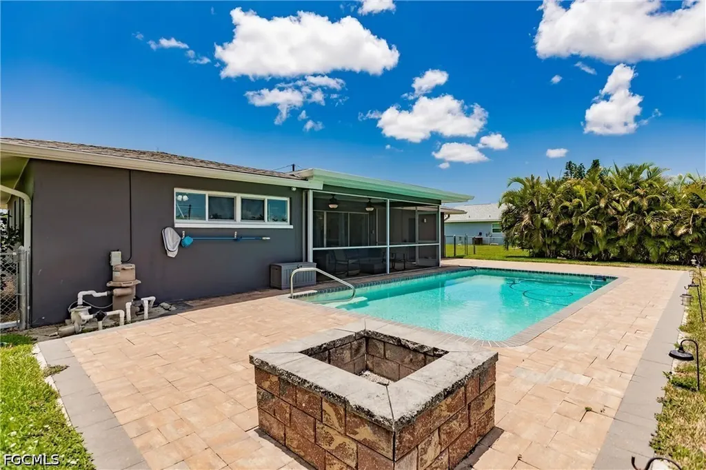 1305 SE 32nd Street Cape Coral FL 33904