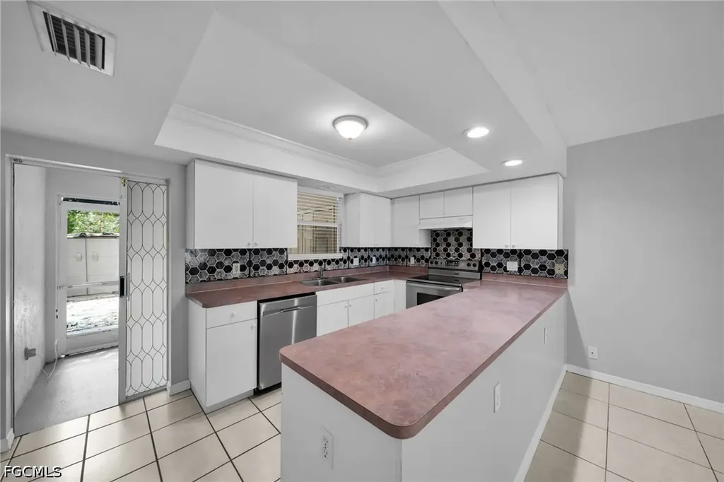 1407 SE 24th Avenue Cape Coral FL 33990