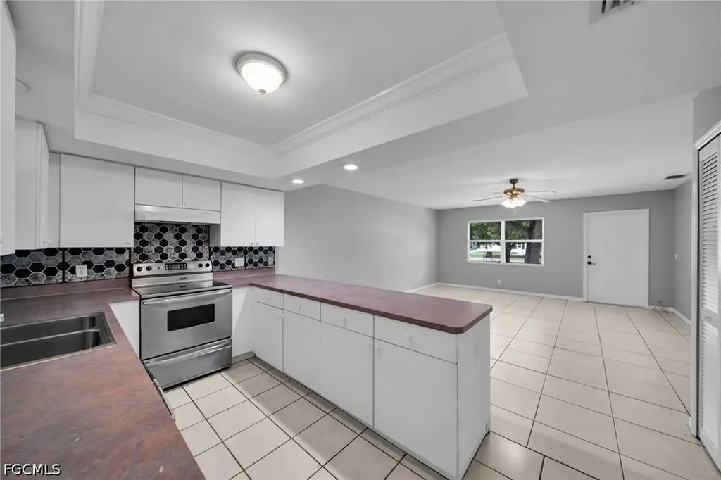 1407 SE 24th Avenue Cape Coral FL 33990