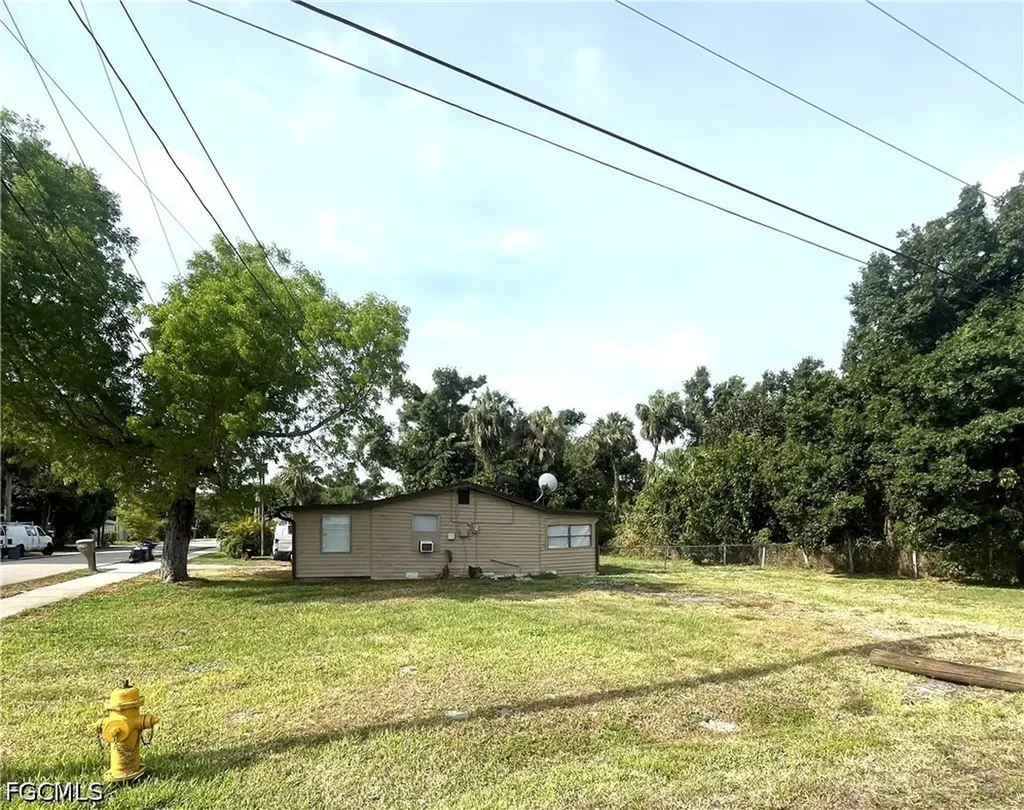 1748 Woodward Avenue North Fort Myers FL 33903