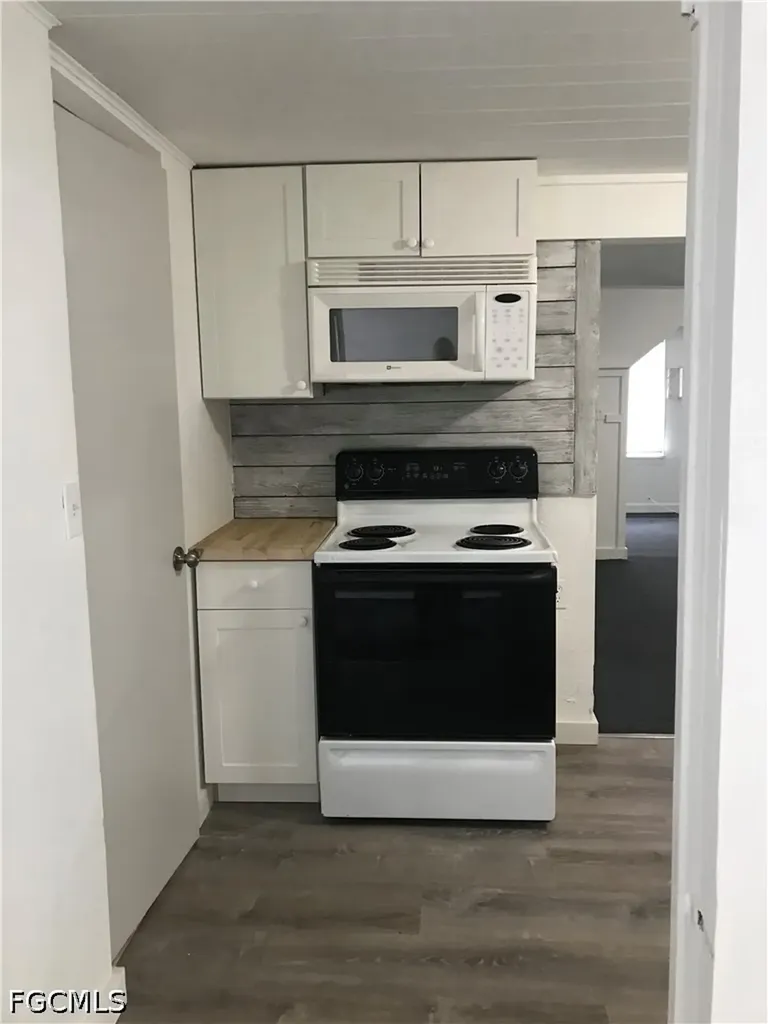 1748 Woodward Avenue North Fort Myers FL 33903