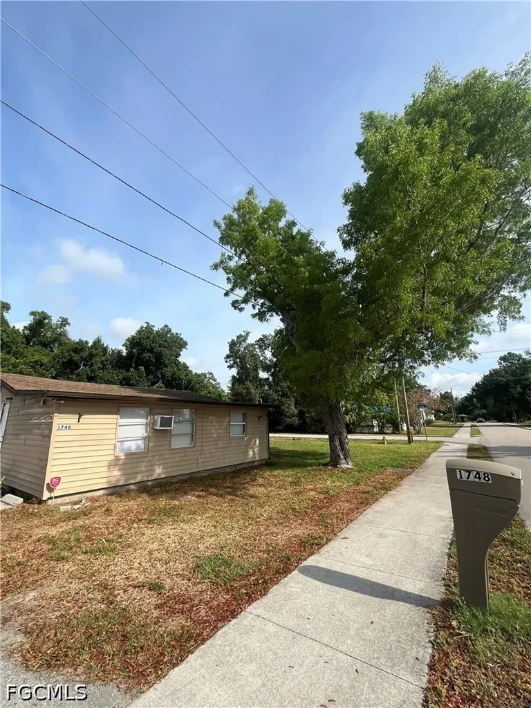1748 Woodward Avenue North Fort Myers FL 33903