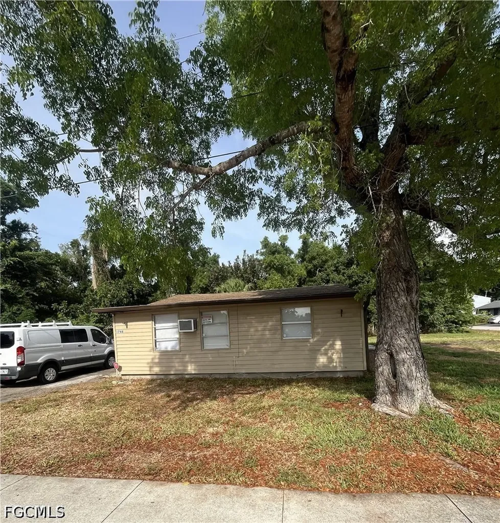 1748 Woodward Avenue North Fort Myers FL 33903