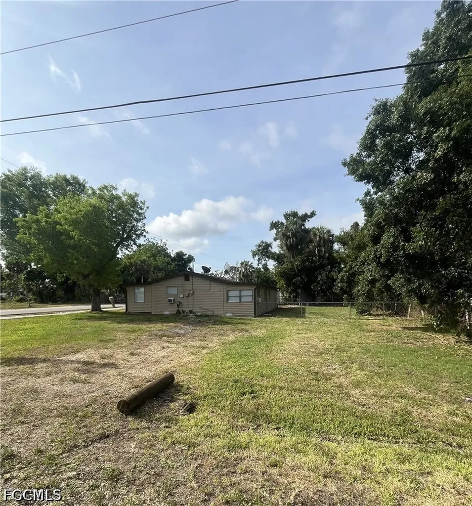 1748 Woodward Avenue North Fort Myers FL 33903