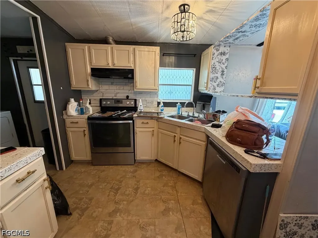 7633 Grady Drive North Fort Myers FL 33917