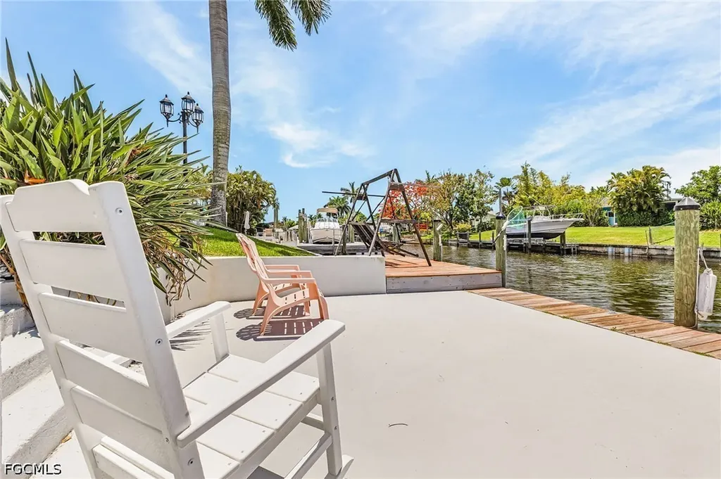 3022 SE 17th Place Cape Coral FL 33904
