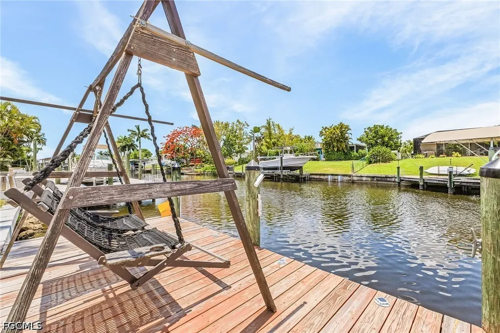3022 SE 17th Place Cape Coral FL 33904