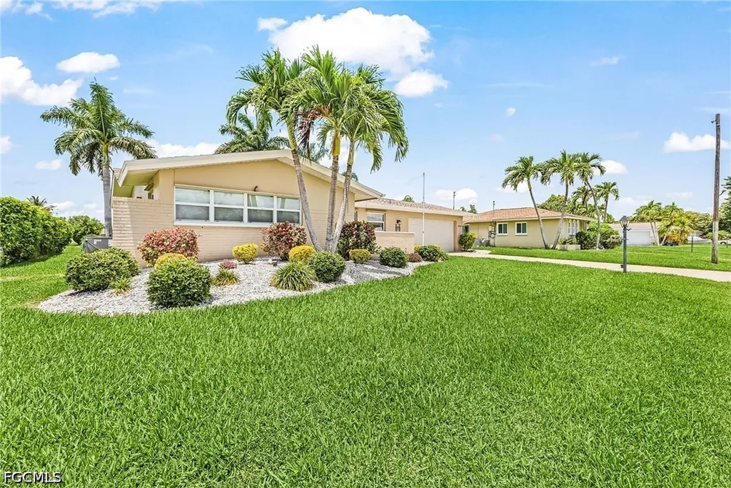 3022 SE 17th Place Cape Coral FL 33904