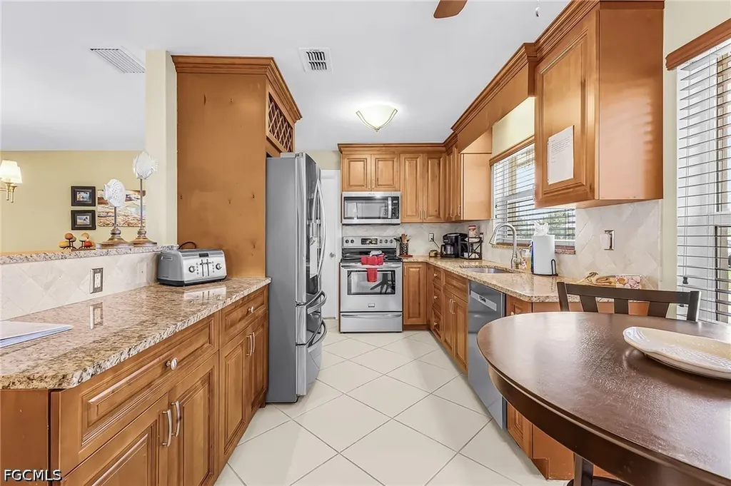 3022 SE 17th Place Cape Coral FL 33904
