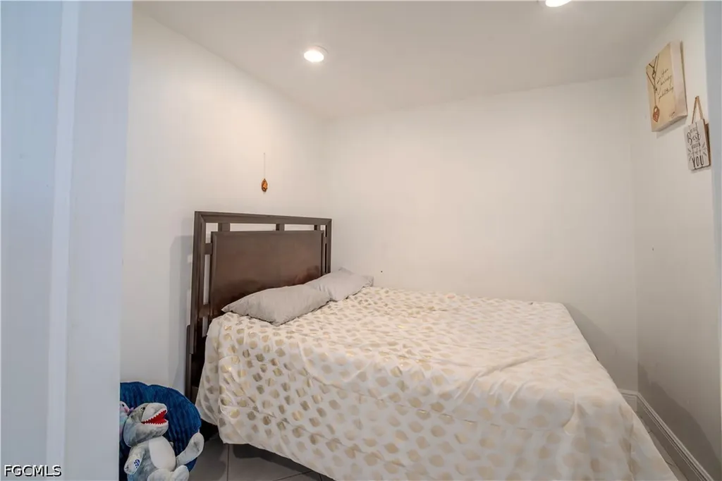 1313 SE 37th Terrace Cape Coral FL 33904