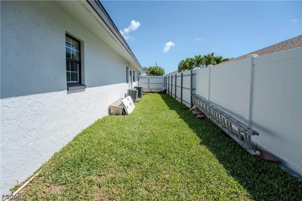 1313 SE 37th Terrace Cape Coral FL 33904