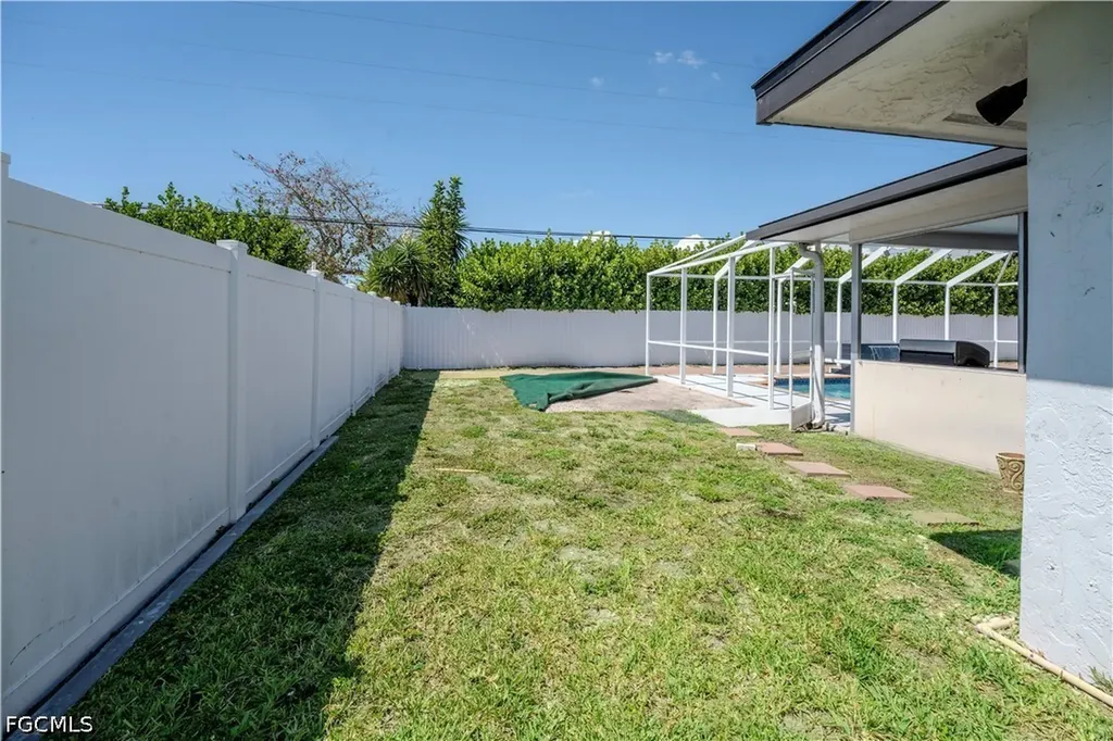 1313 SE 37th Terrace Cape Coral FL 33904