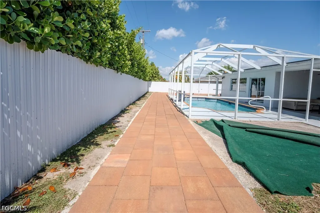 1313 SE 37th Terrace Cape Coral FL 33904