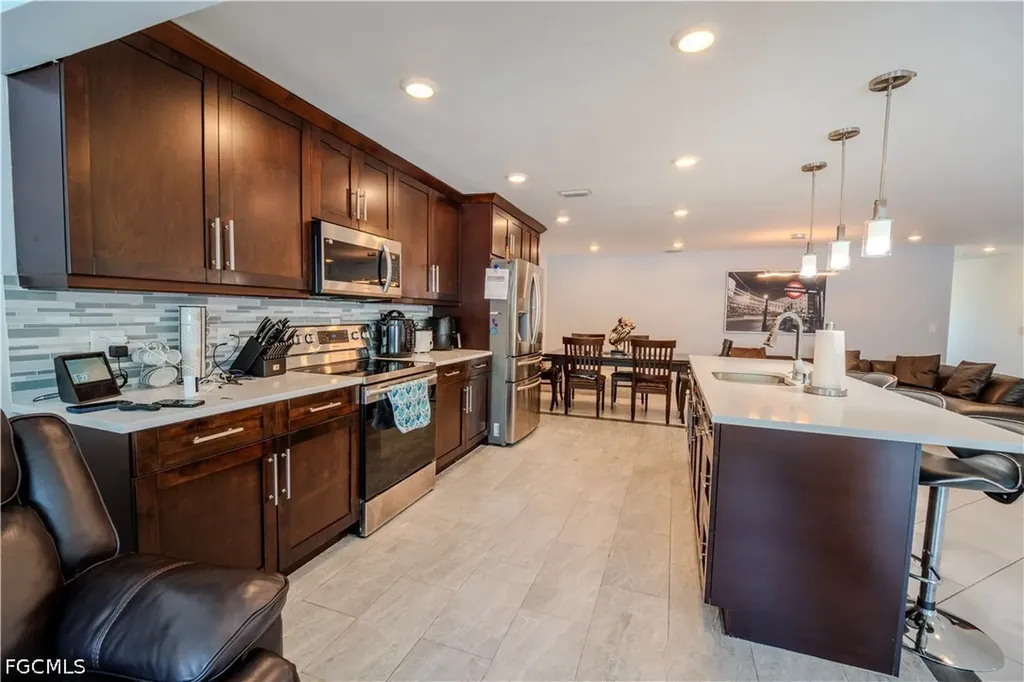 1313 SE 37th Terrace Cape Coral FL 33904