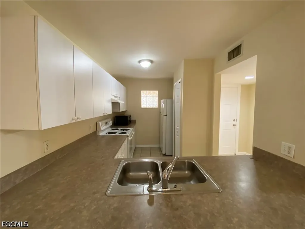 3806 SW 7th Place Cape Coral FL 33914