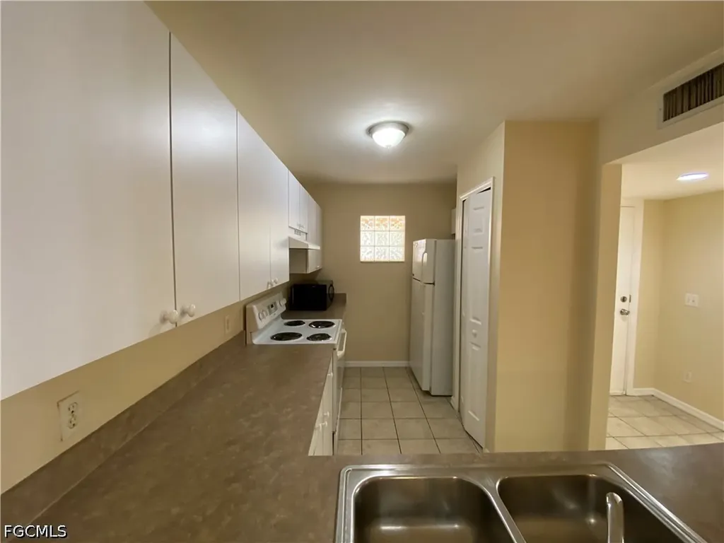 3806 SW 7th Place Cape Coral FL 33914