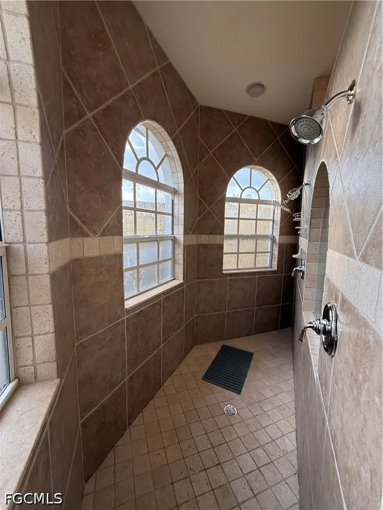 217 NE 21st Place Cape Coral FL 33909