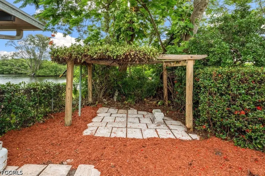2160 Channel Way North Fort Myers FL 33917