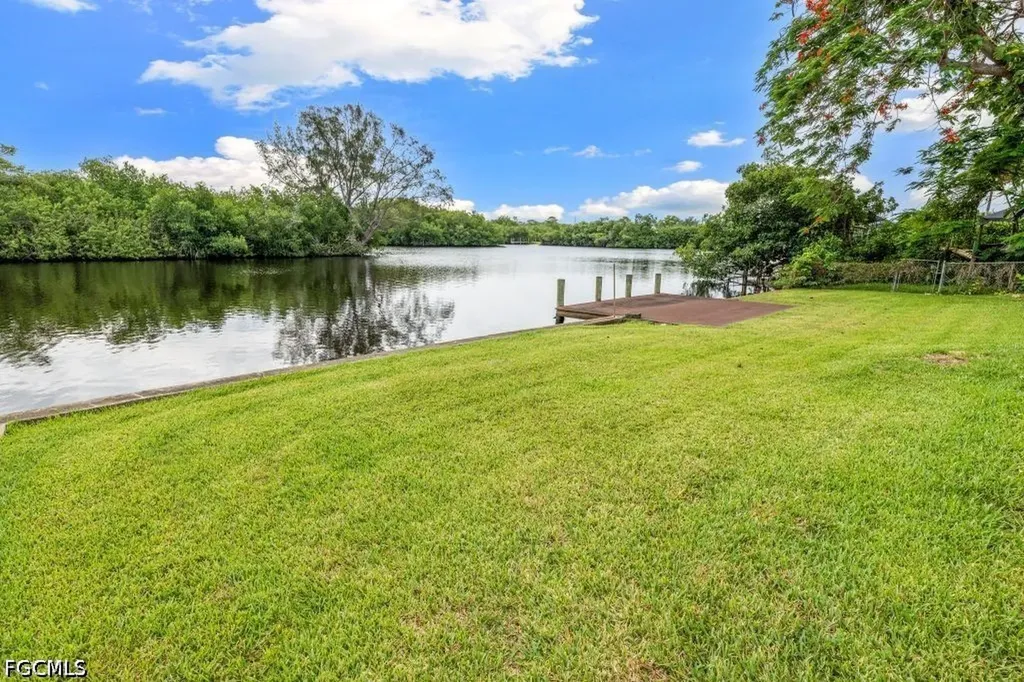 2160 Channel Way North Fort Myers FL 33917