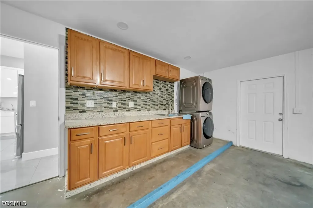 538 Whispering Wind Bend Lehigh Acres FL 33974